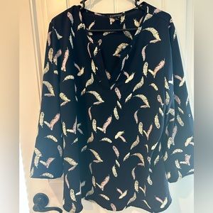 41 HAWTHORN | Navy Blue V-Neck Feather Print Blouse Top Sz. XL